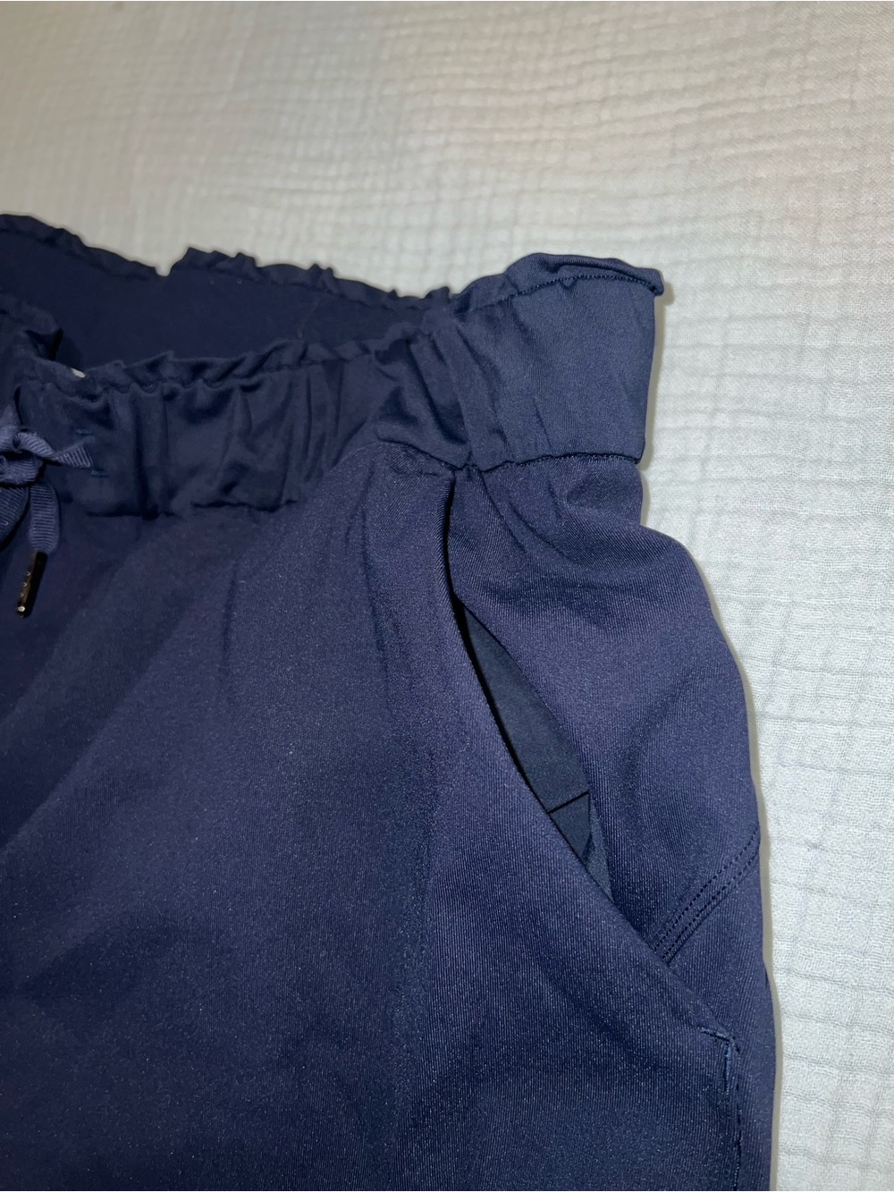 Lululemon draw string pants - Picture 3 of 6